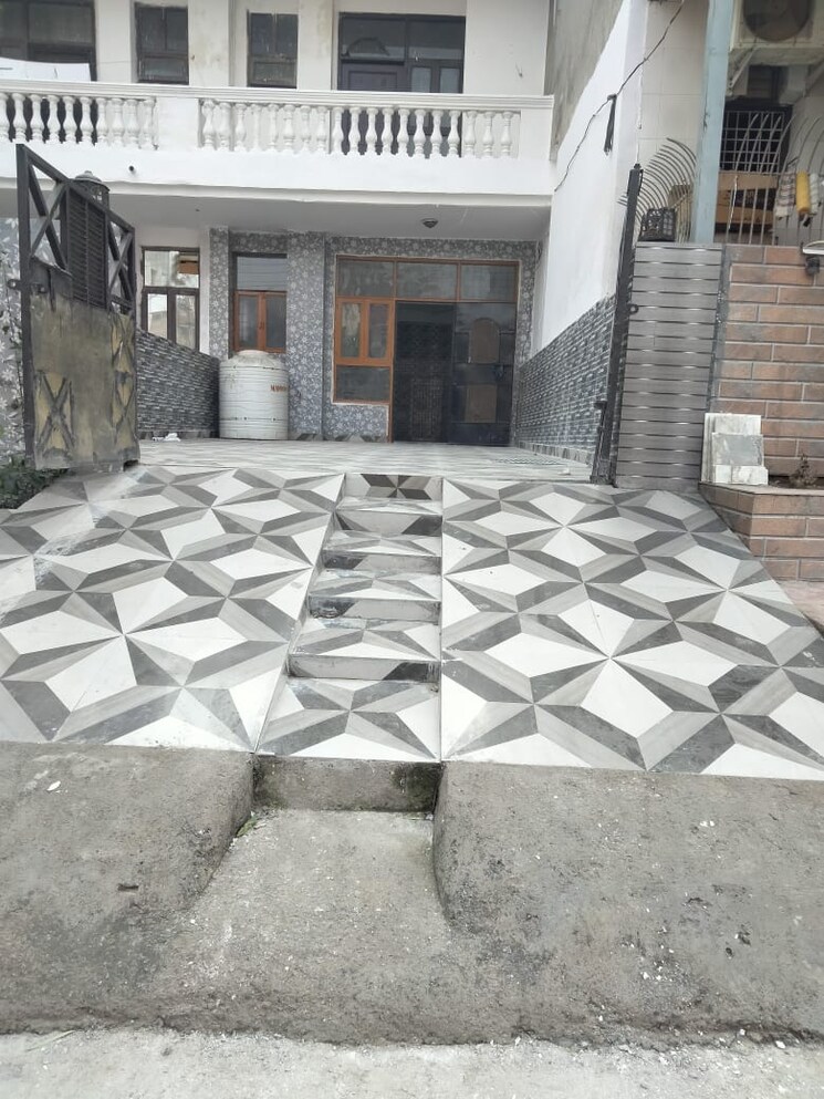 Exterior View, sector 43 2 Bedroom 300 Sq.Yd. Builder Floor In Sector 43 Faridabad 8064999