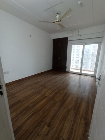 Room in 3 BHK Apartment at Ajnara Ambrosia, Sector 118 – for Rent