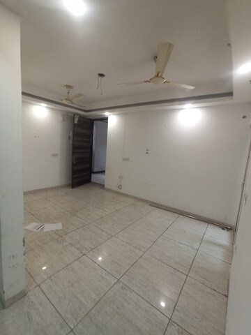 Bathroom in 3 BHK Apartment at Ajnara Ambrosia, Sector 118 – for Rent