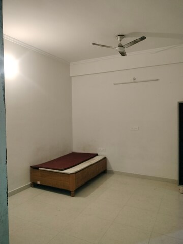 Bedroom in 1.5 BHK Builder Floor at Kamta – for Rent