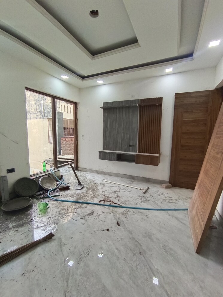 Living Room, srishti-greenfield-homes 3 Bedroom 1800 Sq.Ft. Builder Floor In Green Fields Colony Faridabad 8065094