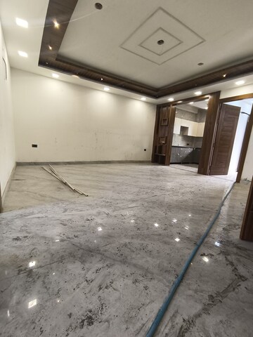 Room in 3 BHK Builder Floor at Srishti Greenfield Homes, Green Fields Colony – for Sale