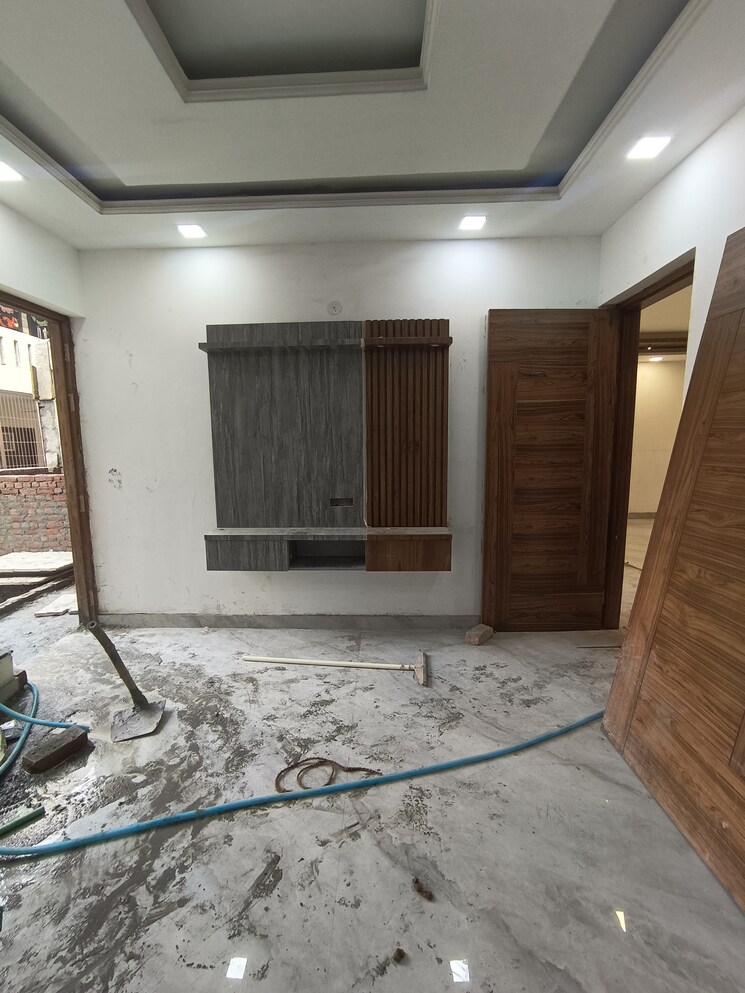 Living Room, srishti-greenfield-homes 3 Bedroom 1800 Sq.Ft. Builder Floor In Green Fields Colony Faridabad 8065094