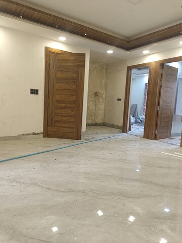 Room in 3 BHK Builder Floor at Srishti Greenfield Homes, Green Fields Colony – for Sale