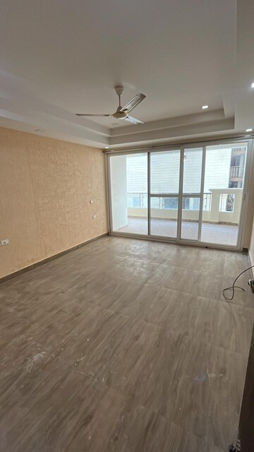 Room in 3.5 BHK Apartment at MI Rustle Court, Gomti Nagar – for Rent