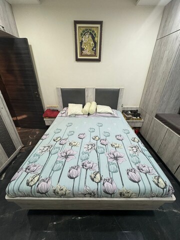 Bedroom in 2 BHK Apartment at Lalani Grandeur, Goregaon East – for Rent