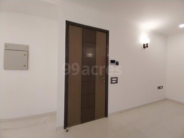 Room in 4 BHK Builder Floor at Sector 26a – for Sale