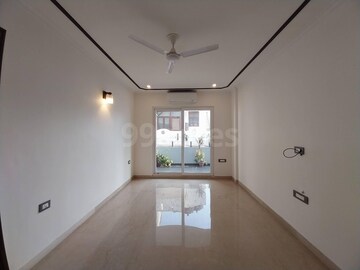 Room in 4 BHK Builder Floor at Sector 26a – for Sale