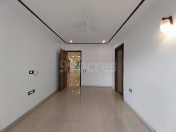 Room in 4 BHK Builder Floor at Sector 26a – for Sale