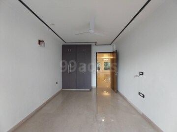 Room in 4 BHK Builder Floor at Sector 26a – for Sale