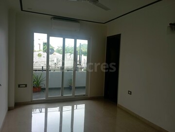 Room in 4 BHK Builder Floor at Sector 26a – for Sale