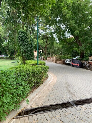 Balcony in 4 BHK Apartment at Unitech Vista Villas, Sector 45 – for Rent