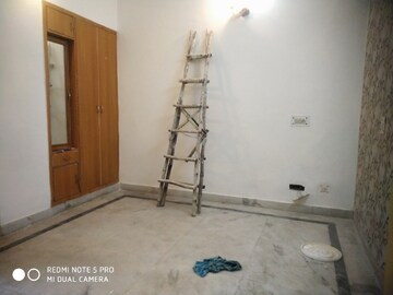 Room in 2 BHK Builder Floor at SS The Lilac, Sector 49 – for Rent