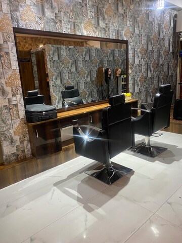 Team Area in  Shop at Gomti Nagar – for Sale