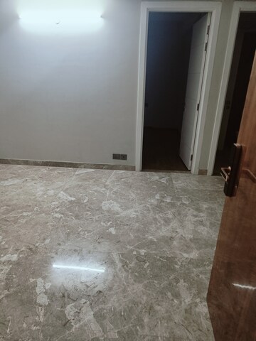 Room in 3.5 BHK Apartment at Signature Global City 63A, Sector 63a – for Sale