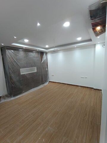 Furnished Amenities in 3 BHK Builder Floor at Ansal Sushant Lok I, Sector 43 – for Sale