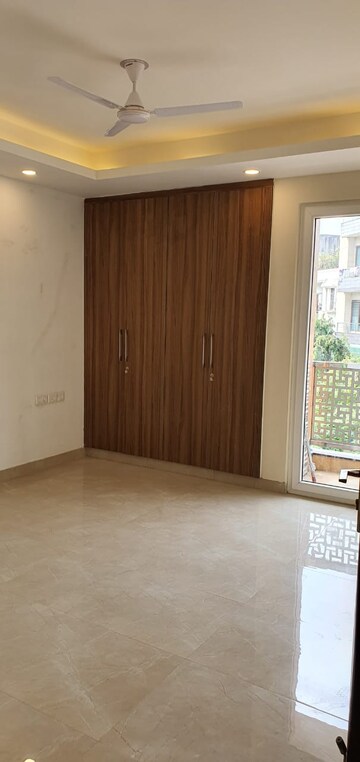 Room in 2 BHK Builder Floor at Kailash Colony – for Rent