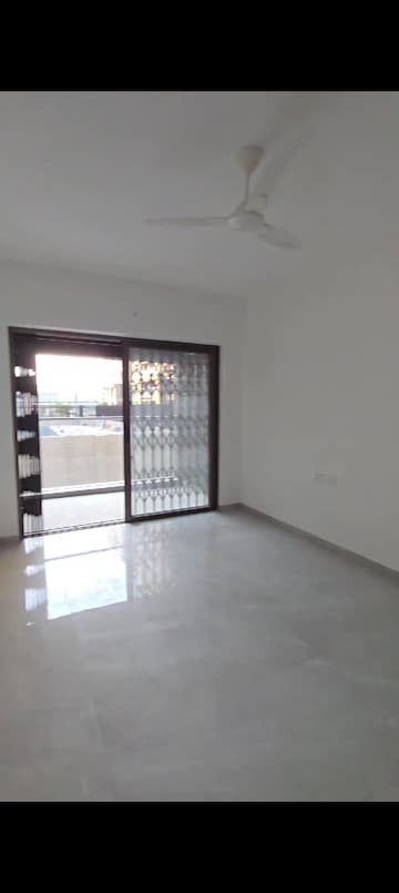 Room in 2 BHK Apartment at Oxy Beaumonde, Viman Nagar – for Rent