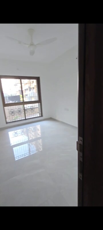 Room in 2 BHK Apartment at Oxy Beaumonde, Viman Nagar – for Rent