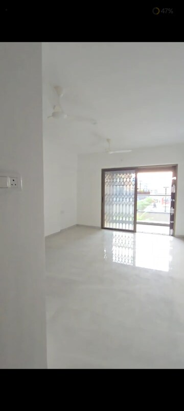 Room in 2 BHK Apartment at Oxy Beaumonde, Viman Nagar – for Rent