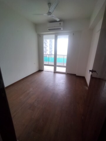 Room in 4 BHK Builder Floor at DLF Garden City Independent Floors, Sector 92 – for Rent