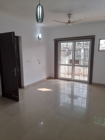 Room in 3.5 BHK Apartment at BPTP Park 81, Sector 81 – for Rent