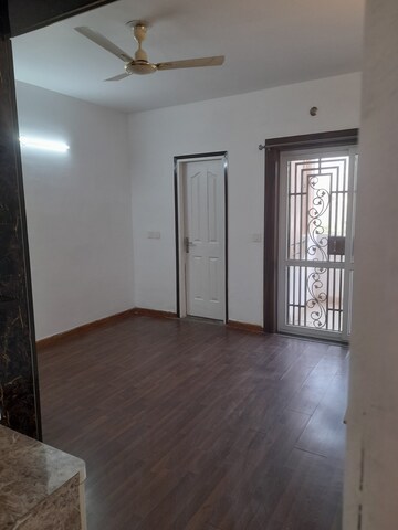 Room in 3.5 BHK Apartment at BPTP Park 81, Sector 81 – for Rent