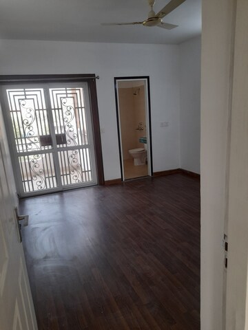 Room in 3.5 BHK Apartment at BPTP Park 81, Sector 81 – for Rent