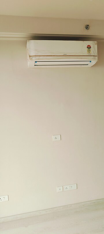 Furnished Amenities in 3 BHK Apartment at M3M Heights, Sector 65 – for Rent