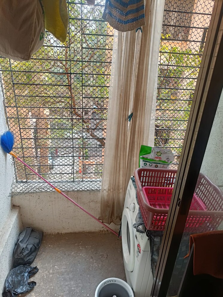 Balcony, sindhi-society 1 Bedroom 450 Sq.Ft. Apartment In Chembur Mumbai 8065327