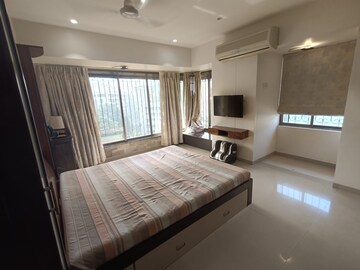 Bedroom in 3 BHK Apartment at Shree Krishna Heights Malad, Malad East – for Rent