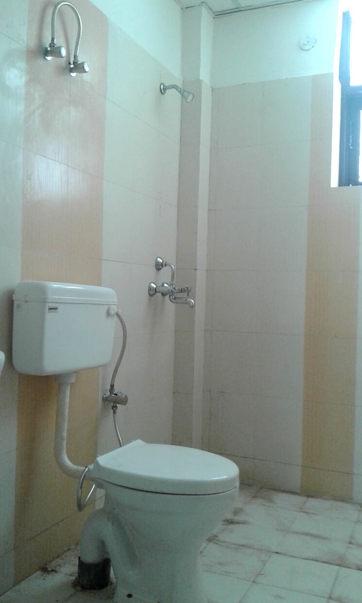 Bathroom, srs-residency 2 Bedroom 906 Sq.Ft. Apartment In Sector 88 Faridabad 8065337