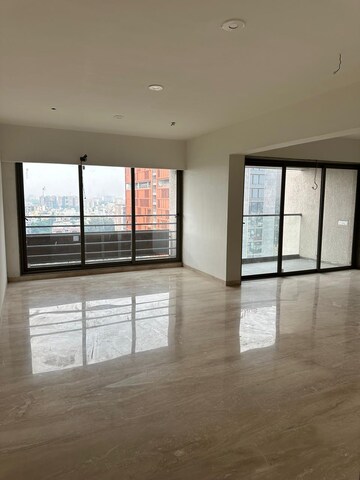 Room in 4 BHK Apartment at Ambawadi – for Sale