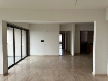 Room in 4 BHK Apartment at Ambawadi – for Sale