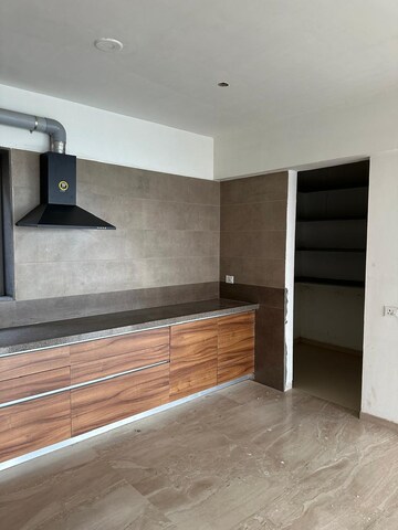Room in 4 BHK Apartment at Ambawadi – for Sale