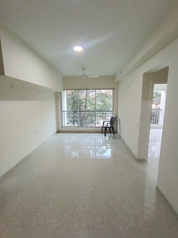 Room in 2 BHK Apartment at L&T Seawoods Residences Phase 2, Seawoods – for Rent