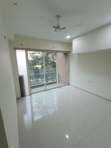 Room in 2 BHK Apartment at L&T Seawoods Residences Phase 2, Seawoods – for Rent