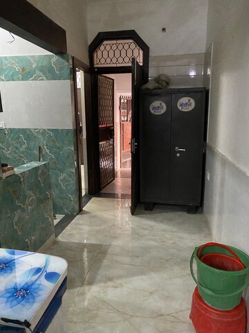 Parking in 2.5 BHK Builder Floor at Mayur Vihar – for Rent