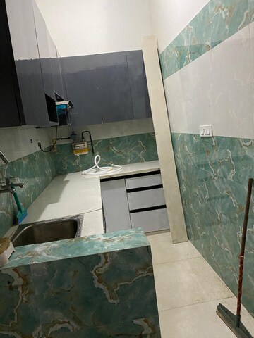 Master Bedroom in 2.5 BHK Builder Floor at Mayur Vihar – for Rent
