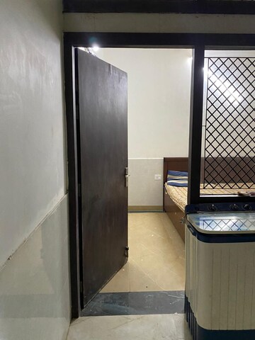 Furnished Amenities in 2.5 BHK Builder Floor at Mayur Vihar – for Rent
