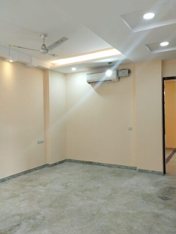 Room in 3 BHK Builder Floor at Sector 54 – for Rent