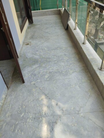 Balcony in 3 BHK Builder Floor at Sector 54 – for Rent
