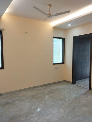 Room in 3 BHK Builder Floor at Sector 54 – for Rent