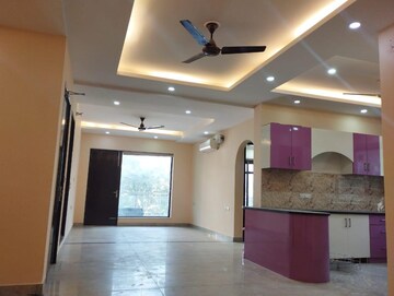 Room in 3 BHK Builder Floor at Sector 54 – for Rent