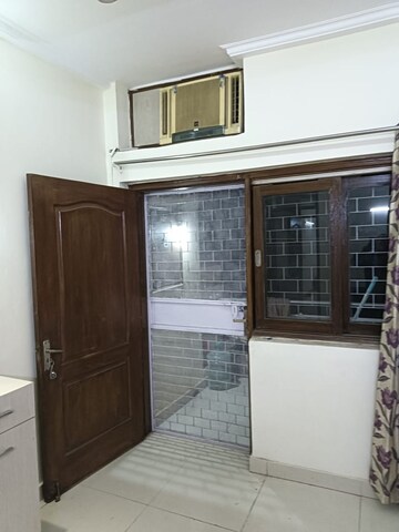 Room in 2 BHK Apartment at Malviya Nagar – for Rent