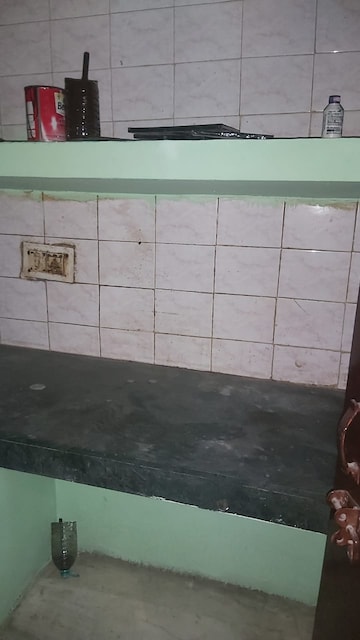 Room in 2.5 BHK Builder Floor at Mayur Vihar – for Rent