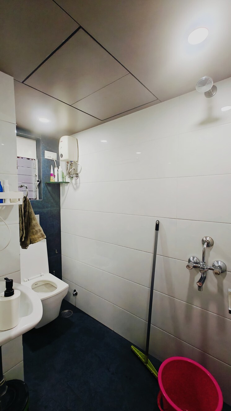 Bathroom, lokhandwala-harmony 3 Bedroom 1250 Sq.Ft. Apartment In Worli Mumbai 8065425