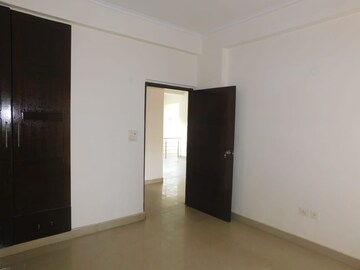 Room in 3 BHK Apartment at Antriksh Golf View, Sector 78 – for Rent