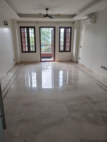 Room in 4 BHK Builder Floor at Chittaranjan Park – for Rent
