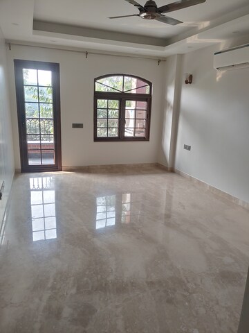 Room in 4 BHK Builder Floor at Chittaranjan Park – for Rent